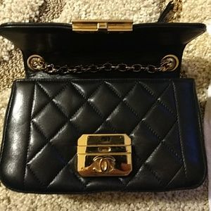 CHANEL CLASSIC SHOULDER BAG